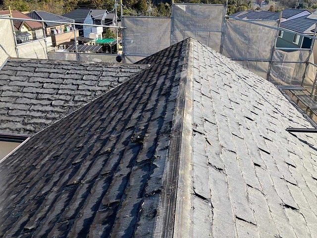 表面を削って平らにした様子